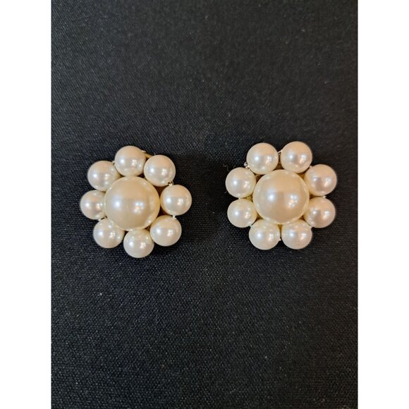 Vintage Cluster Faux Pearl Flower Clip-On Earrings - Picture 1 of 4